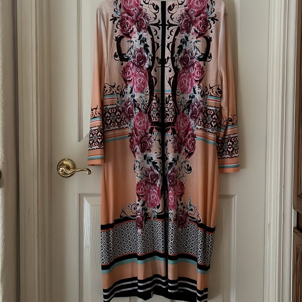 Patterned Statement Dress - Picture 3 of 3